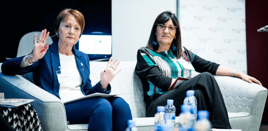 María Vicenta Mestre. Debate junto a rectoras de universidades públicas españolas